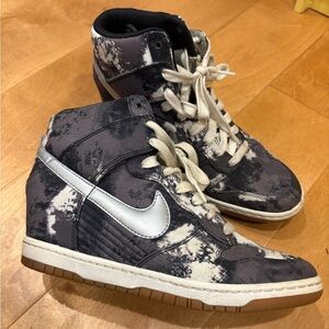Nike Dunk Sky Hi hidden wedge sneakers gray white print sz 10